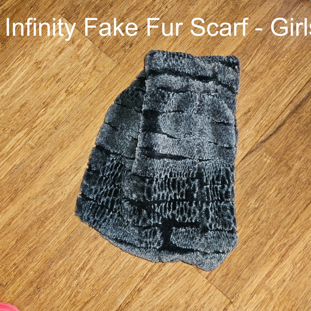 GIRLS Infinity Gray Realistic Fake Fur Scarf NWOT